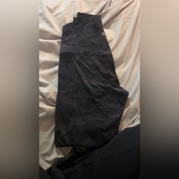 Lululemon size 4 - Picture 2 of 2